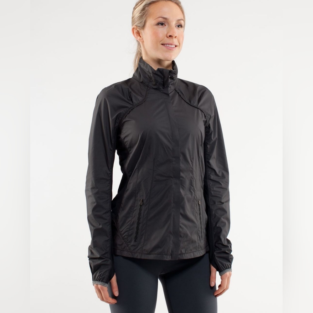 Lululemon Run: Essential Windbreaker Jacket *Glyde (Black)